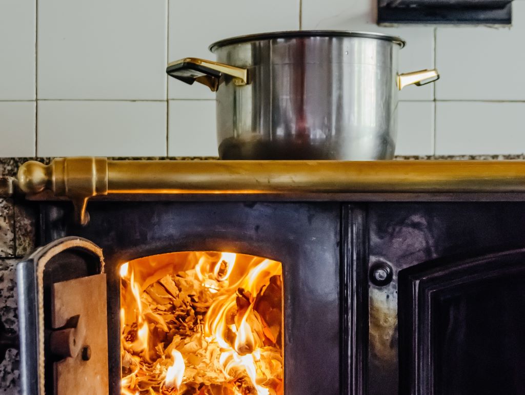 Kochen ohne Strom mit Küchenherd und Kaminofen
