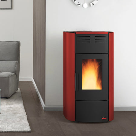 Extraflame belüfteter Pelletofen RAFFAELLA IDRO H15 5.0 Bordeaux Ambientebild | Klimaworld.com