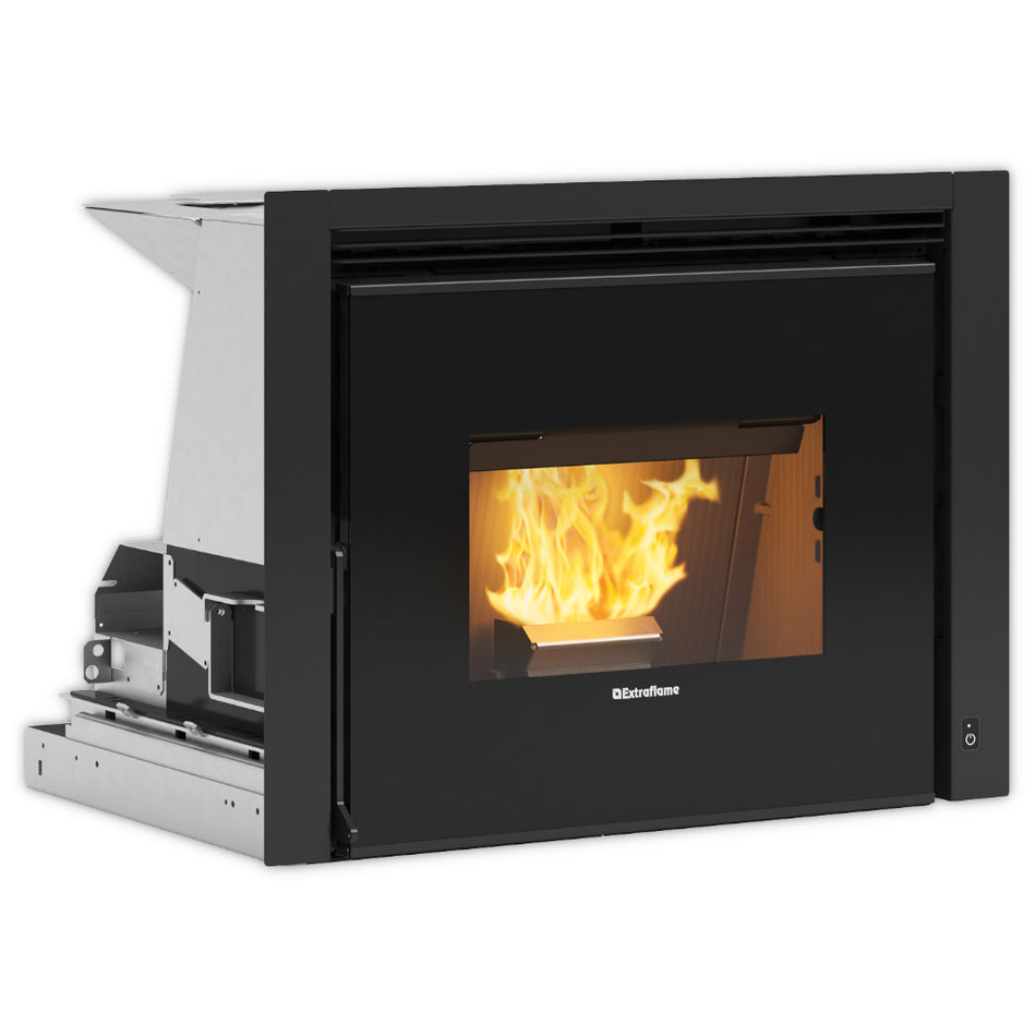 Extraflame kanalisierter Pellet-Kamineinsatz COMFORT P70 AIR PLUS mit schwarzer Front, Sichtfenster und Flamme | Klimaworld.com
