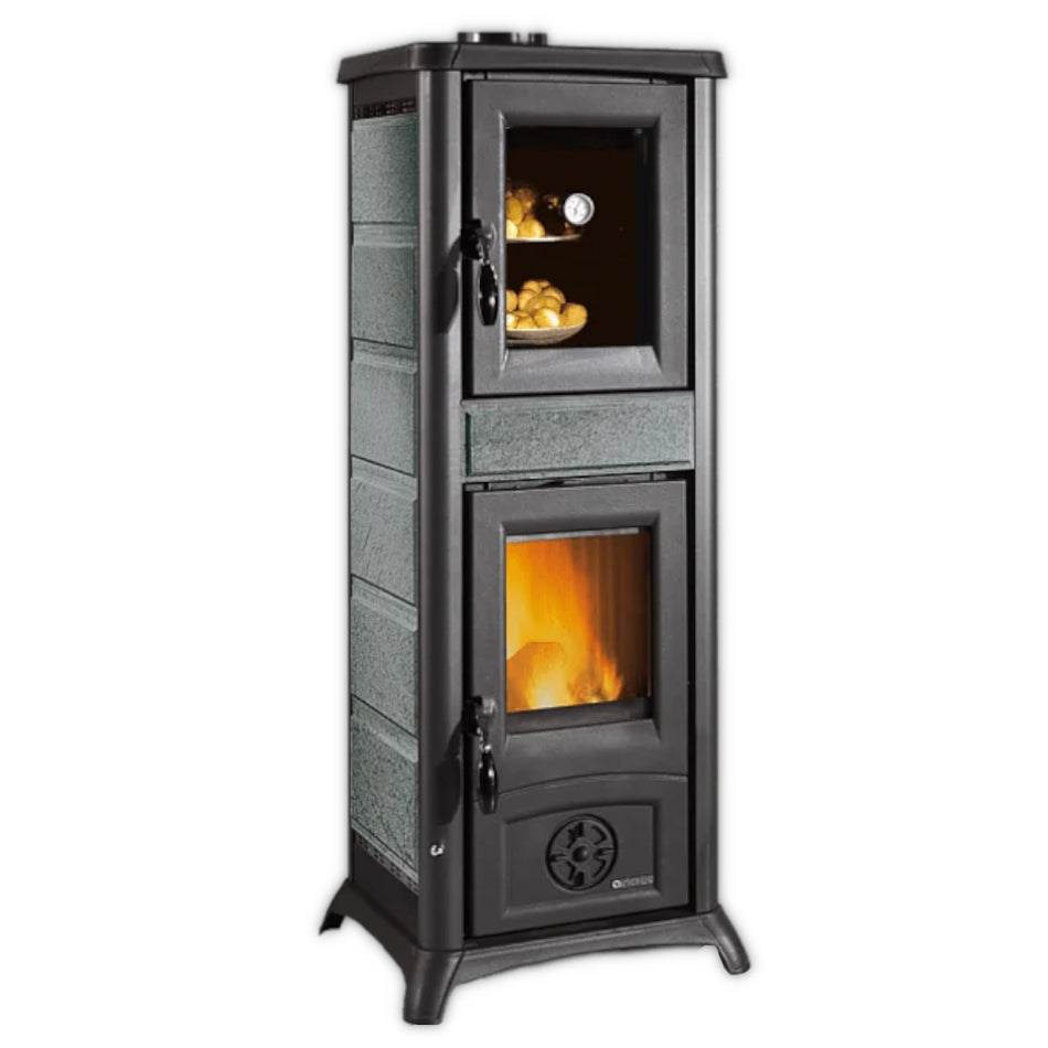 La Nordica Kuechenofen GEMMA FORNO.16 Naturstein, Seitenansicht mit Beispiel Backfach und Flammenbild | klimaworld.com