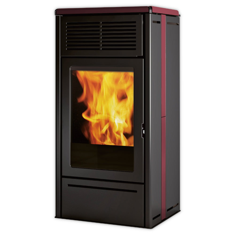 Schwarzer Pelletofen Nara 9+ Evo mit Feuer im Sichtfenster und bordeaux Akzenten | klimaworld.com
