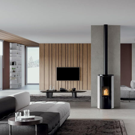 Edilkamin Pelletofen CELIA ATC Plus mit weisser Glasverkleidung in modernem Ambiente | klimaworld.com