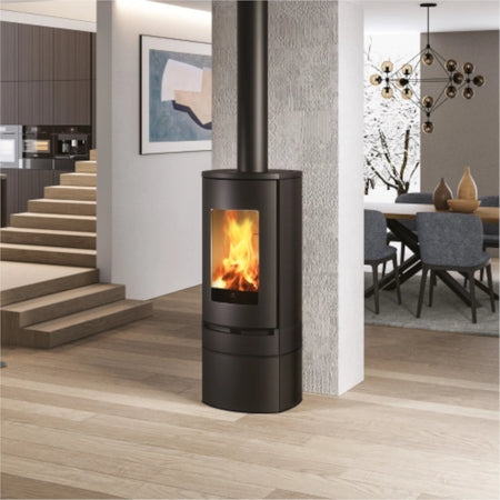Edilkamin Kaminofen CODE INT in Stahl Schwarz mit Flammenbild in modernem Ambiente | klimaworld.com