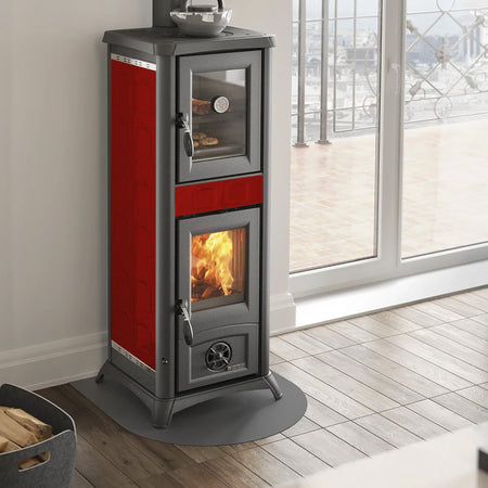 La Nordica Kuechenofen GEMMA FORNO.16 Bordeaux im Beispiel modernes Wohnzimmer | klimaworld.com