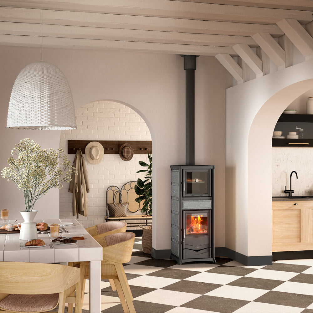 La Nordica Kaminofen Holzofen ROSSELLA PLUS FORNO.16 PETRA Ambientebild | Klimaworld.com