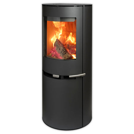 Aduro Kaminofen 9.8, schwarzer runder Stahlkoerper mit gebogener Glasscheibe, Holzfeuer im Brennraum | Klimaworld.com