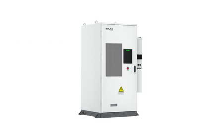 Weißer SolaX AELIO B100 Batterieschrank mit Wechselrichter X3-AELIO-49,9K Ansicht von schraeg links | Klimaworld