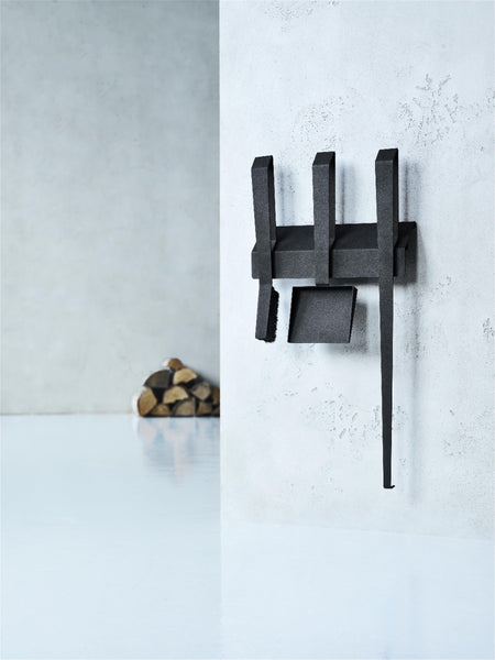 Ambientebild: TermaTech Kaminbesteck Edge 3, 90-192 in Schwarz, minimalistisches Set zur Wandmontage mit Schaufel, Besen, Schürhaken | Klimaworld.com

