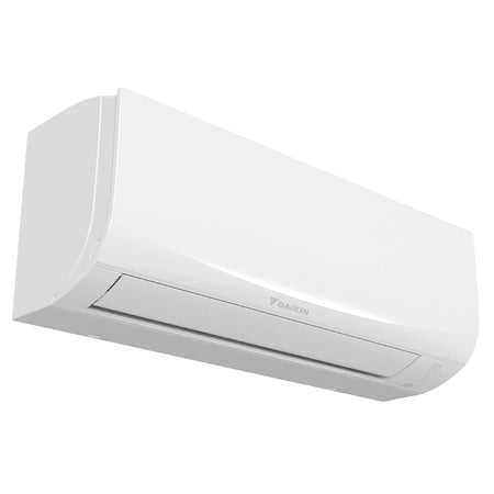 Daikin FTXC-E Wandgeraet in Weiss, schraeg von unten mit glatter Front und geschlossener Luftklappe | Klimaworld.com
