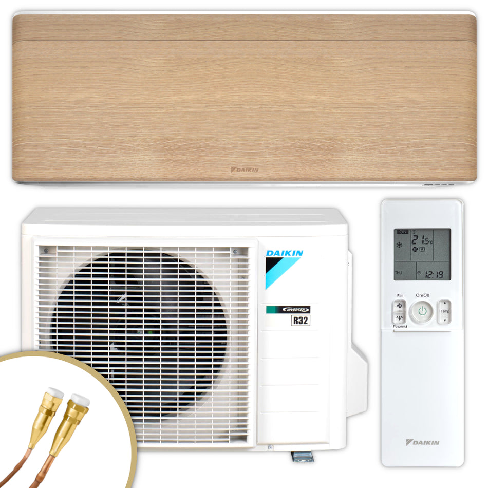 Setbild: Daikin Stylish FTXA-DP Light Wood Wandgeraet mit Holzfront, Aussengeraet und weisser Fernbedienung | Klimaworld.com
