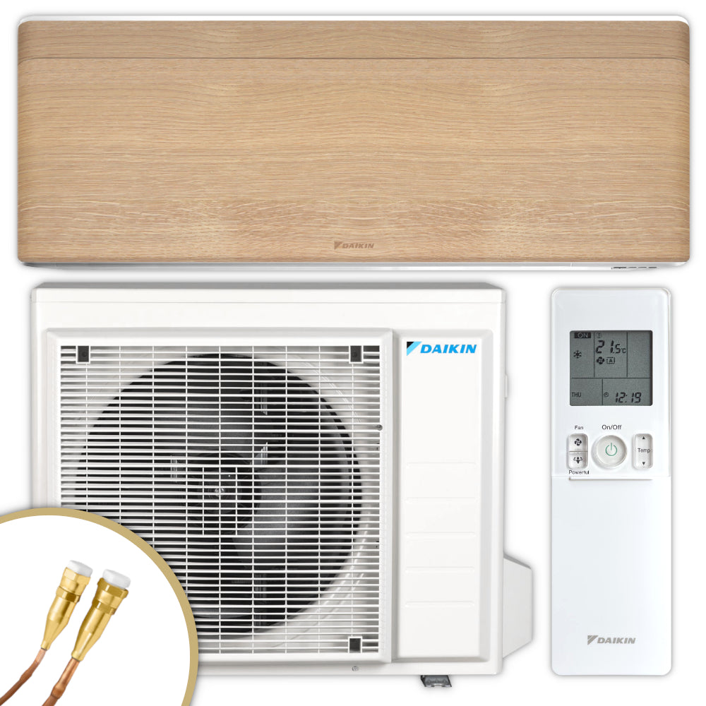 Setbild: Daikin Stylish FTXA-DP Light Wood Wandgeraet mit Holzfront, Aussengeraet und weisser Fernbedienung und Quick-Connect Kabel | Klimaworld.com
