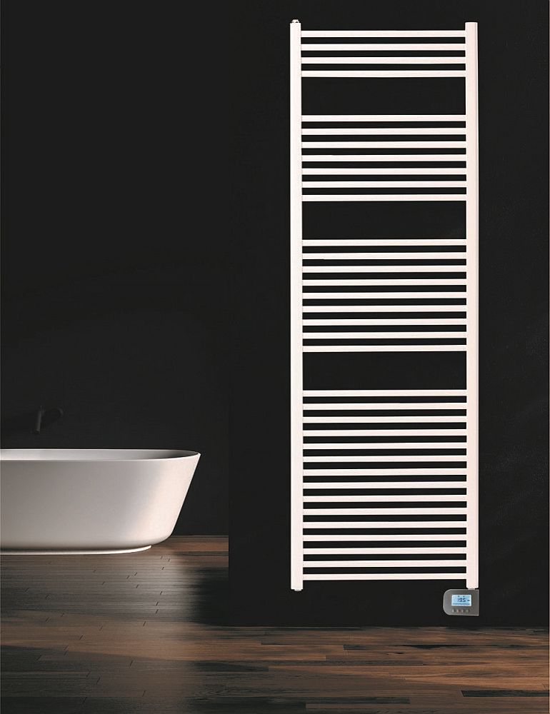 HM elektrischer Badheizkoerper Thetis E | Ambientebild Bad dunkel | 1500x500 mm | 600 Watt | klimaworlv.com