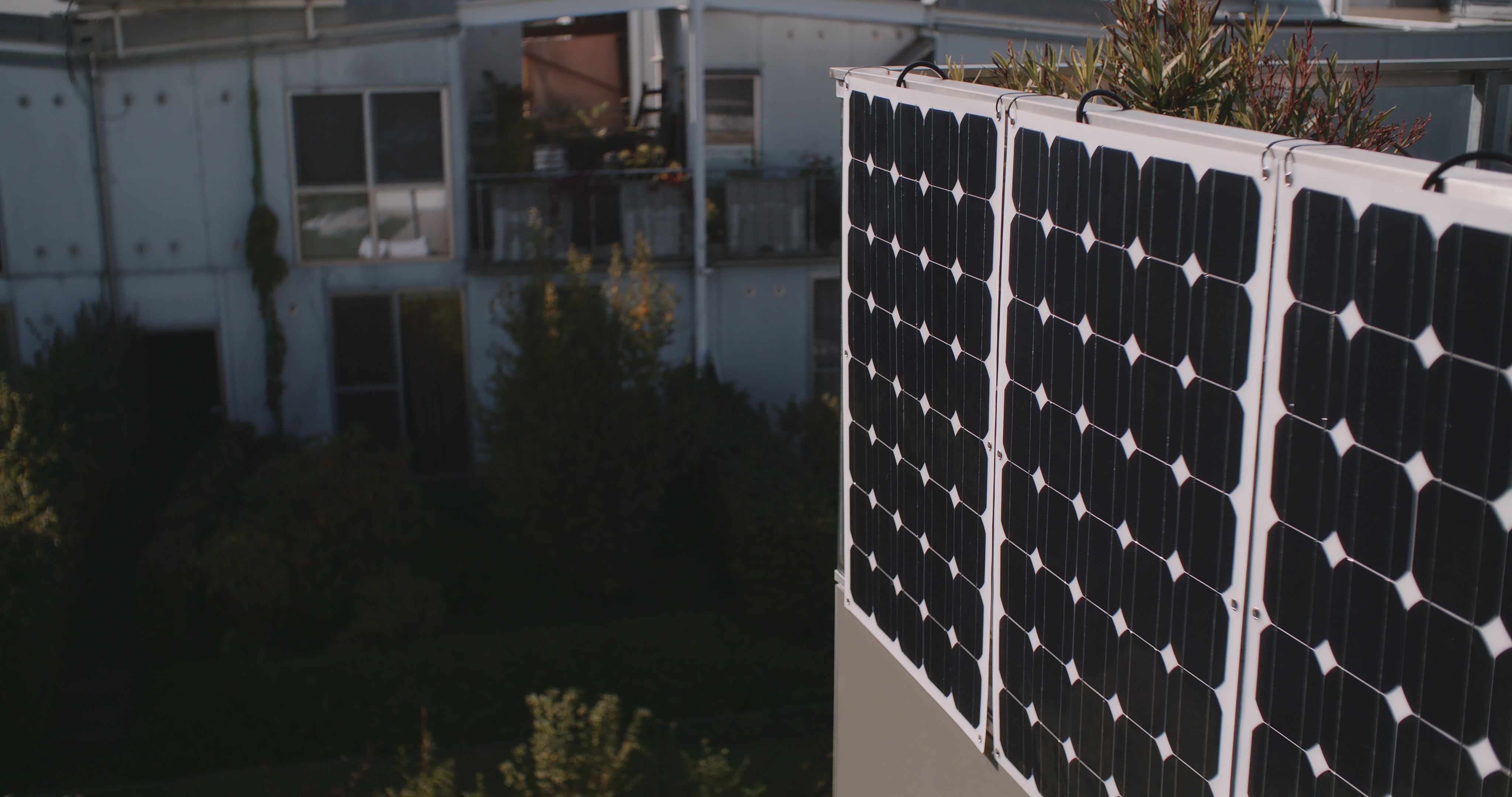 EET Lightmate B 210Wp | Balkonsolar | Steckerfertig | Minisolar 
