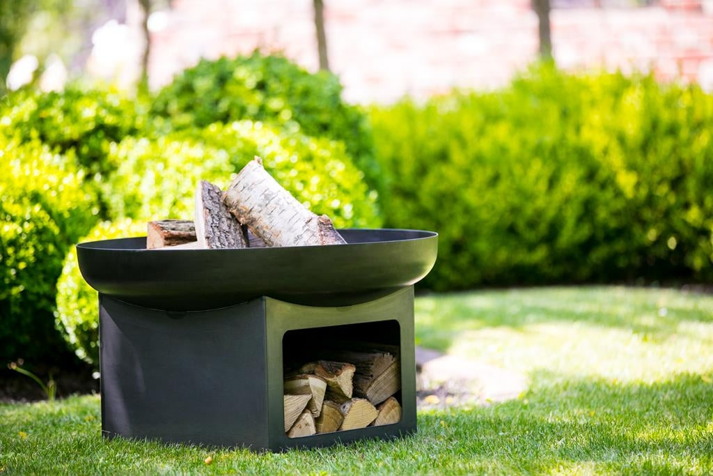 Gardener Feuerschale mit Holzlager Feuerschale TF-FS 111-2 | Klimaworld.com Ambientebild