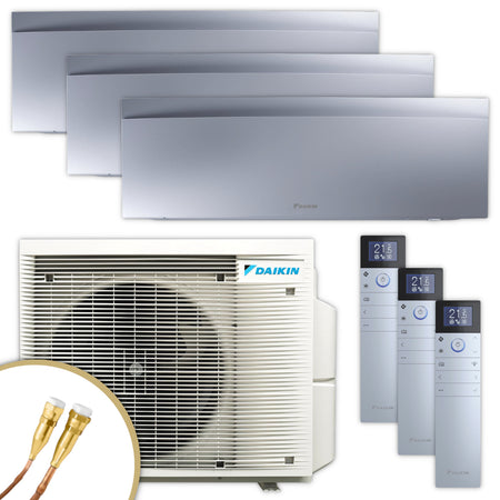 Daikin Emura Klimaanlagen Set mit drei silbernen Wandgeraeten, Aussengeraet mit Ventilatorgitter, Quick-Connect Leitungen, Fernbedienungen | Klimaworld.com
