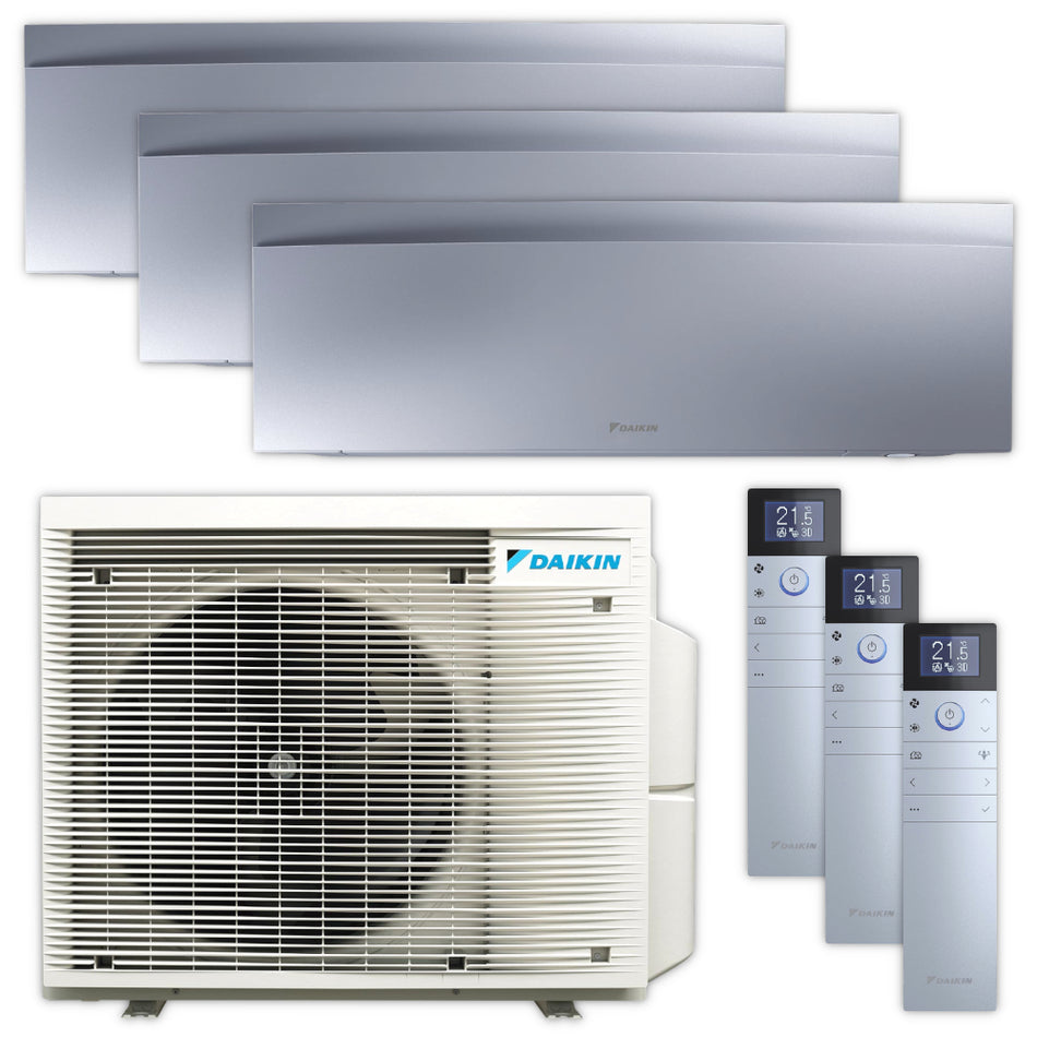 Daikin Emura Klimaanlagen Set mit drei silbernen Wandgeraeten, Aussengeraet mit Ventilatorgitter und Fernbedienungen | Klimaworld.com