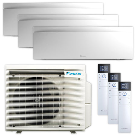 Daikin Emura Klimaanlagen Set mit drei weissen Wandgeraeten, Aussengeraet mit Ventilatorgitter und Fernbedienungen | Klimaworld.com