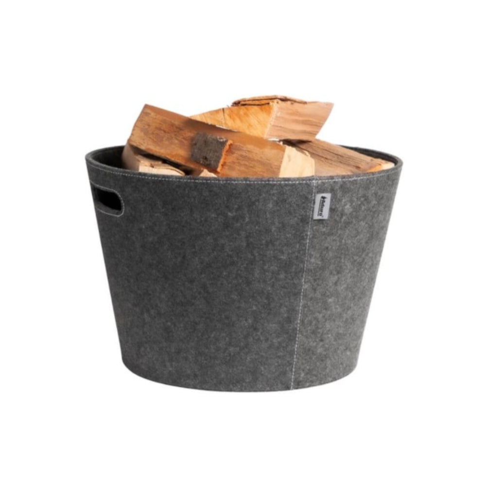 Grauer Holzkorb von Aduro aus Filz mit Holzscheiten | klimaworld.com